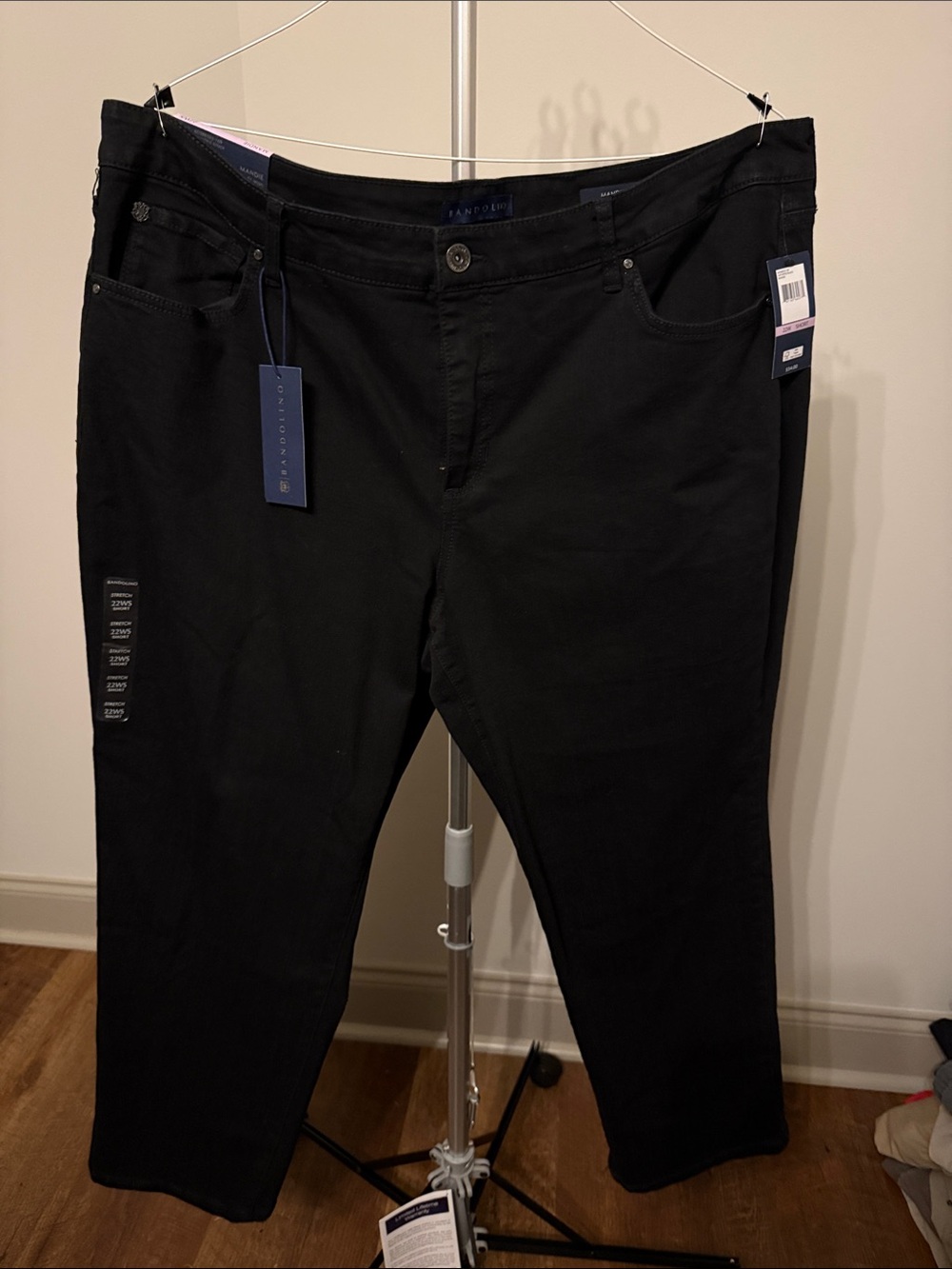 Bandolino Black Ankle Crop Jeans